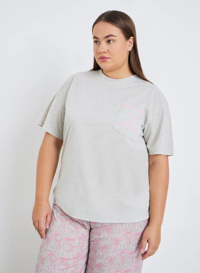Styli Plus Size Pocket Trim T-Shirt and Bow Print Pyjama Set
